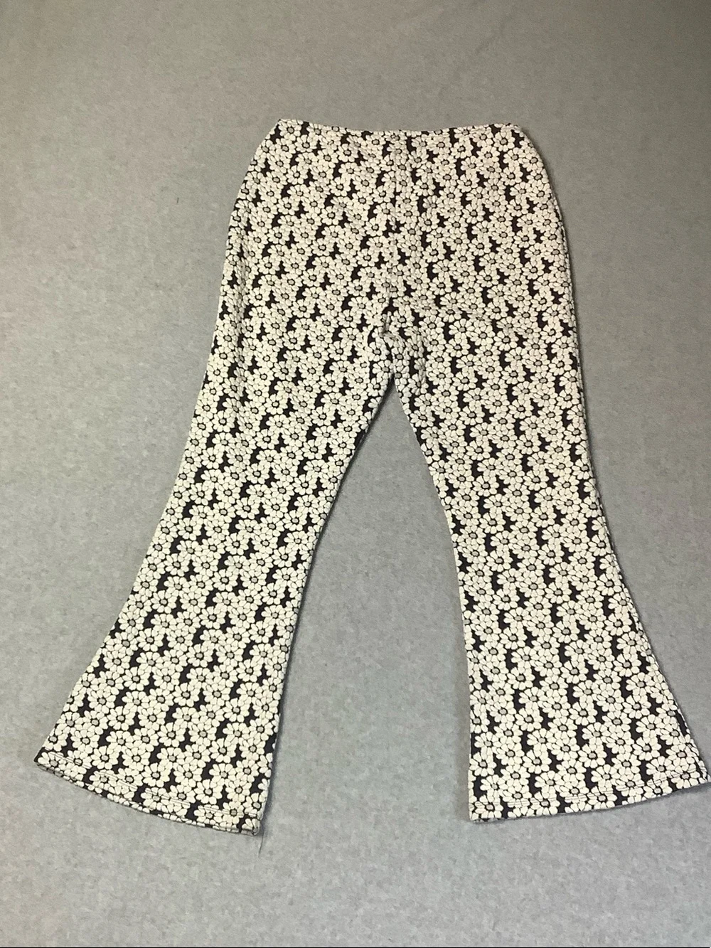 Willow Tree Black and White Floral Skirt - Picture 8 of 9
